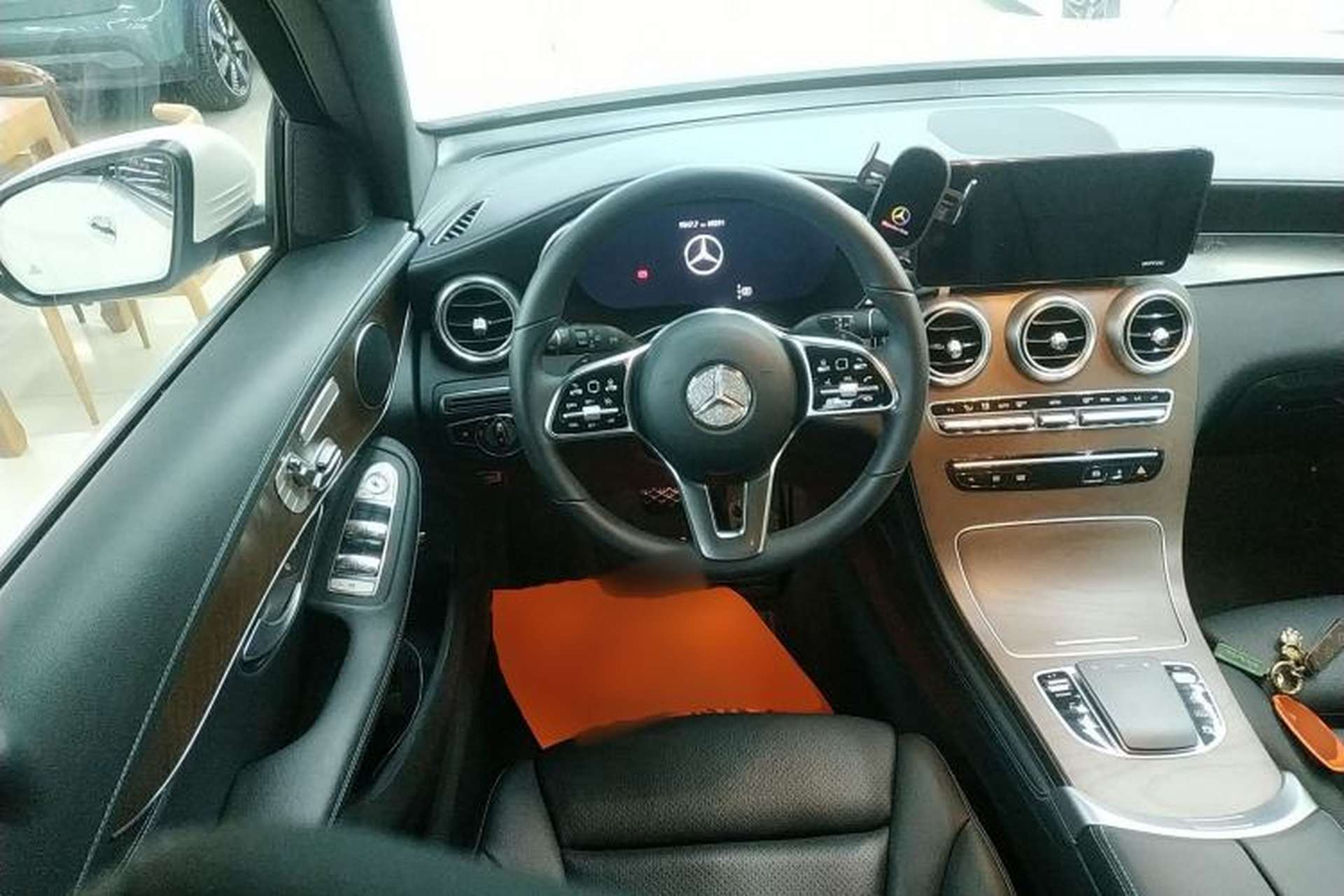 Used Mercedes-Benz GLC 2020 GLC 300 L 4MATIC Dynamic Edition Steering Wheel
