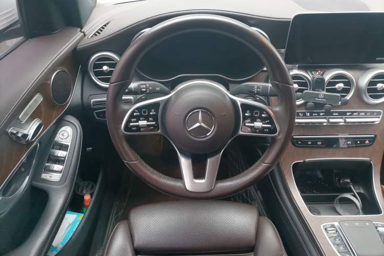 Used Mercedes-Benz GLC 2020 GLC 260 L 4MATIC Luxury Model Steering Wheel
