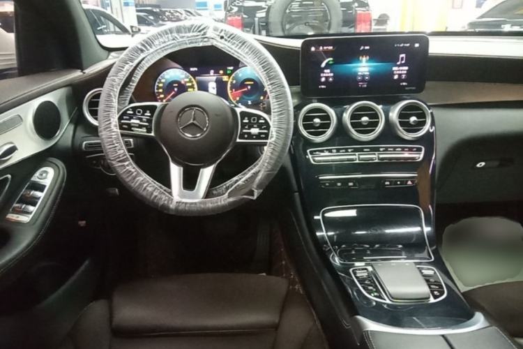 Used Mercedes-Benz GLC 2020 Facelift GLC 260 L 4MATIC Luxury Edition Steering Wheel
