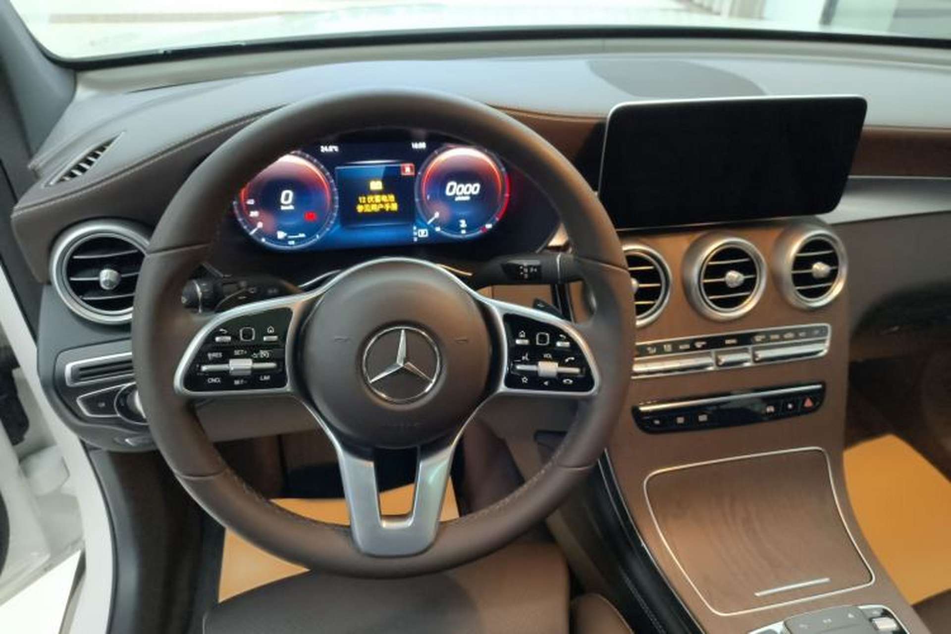 Used Mercedes-Benz GLC 2020 Facelift GLC 260 L 4MATIC Luxury Edition Steering Wheel
