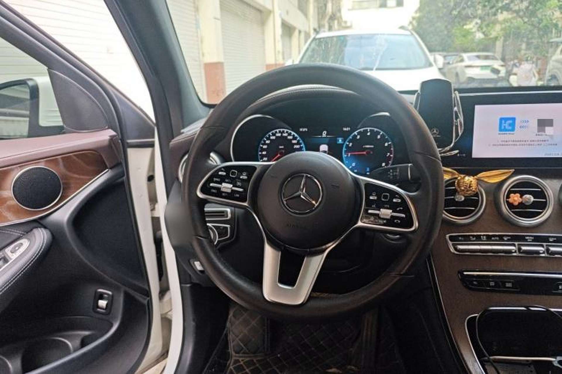 Used Mercedes-Benz GLC 2020 Facelift GLC 300 L 4MATIC Dynamic Edition Steering Wheel