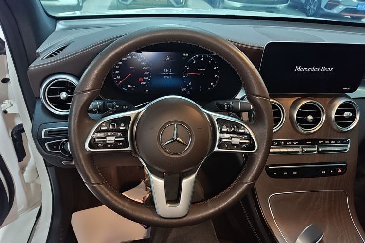 Used Mercedes-Benz GLC 2020 Facelift GLC 260 L 4MATIC Luxury Edition Steering Wheel