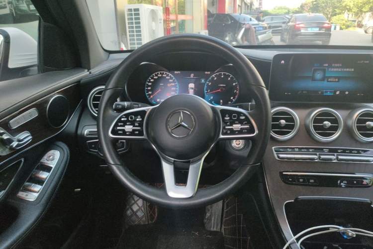 Used Mercedes-Benz GLC 2020 Facelift GLC 260 L 4MATIC Luxury Edition Steering Wheel