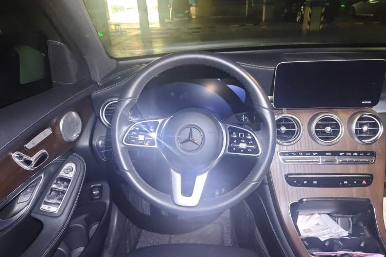Used Mercedes-Benz GLC 2020 GLC 260 L 4MATIC Luxury Model Steering Wheel