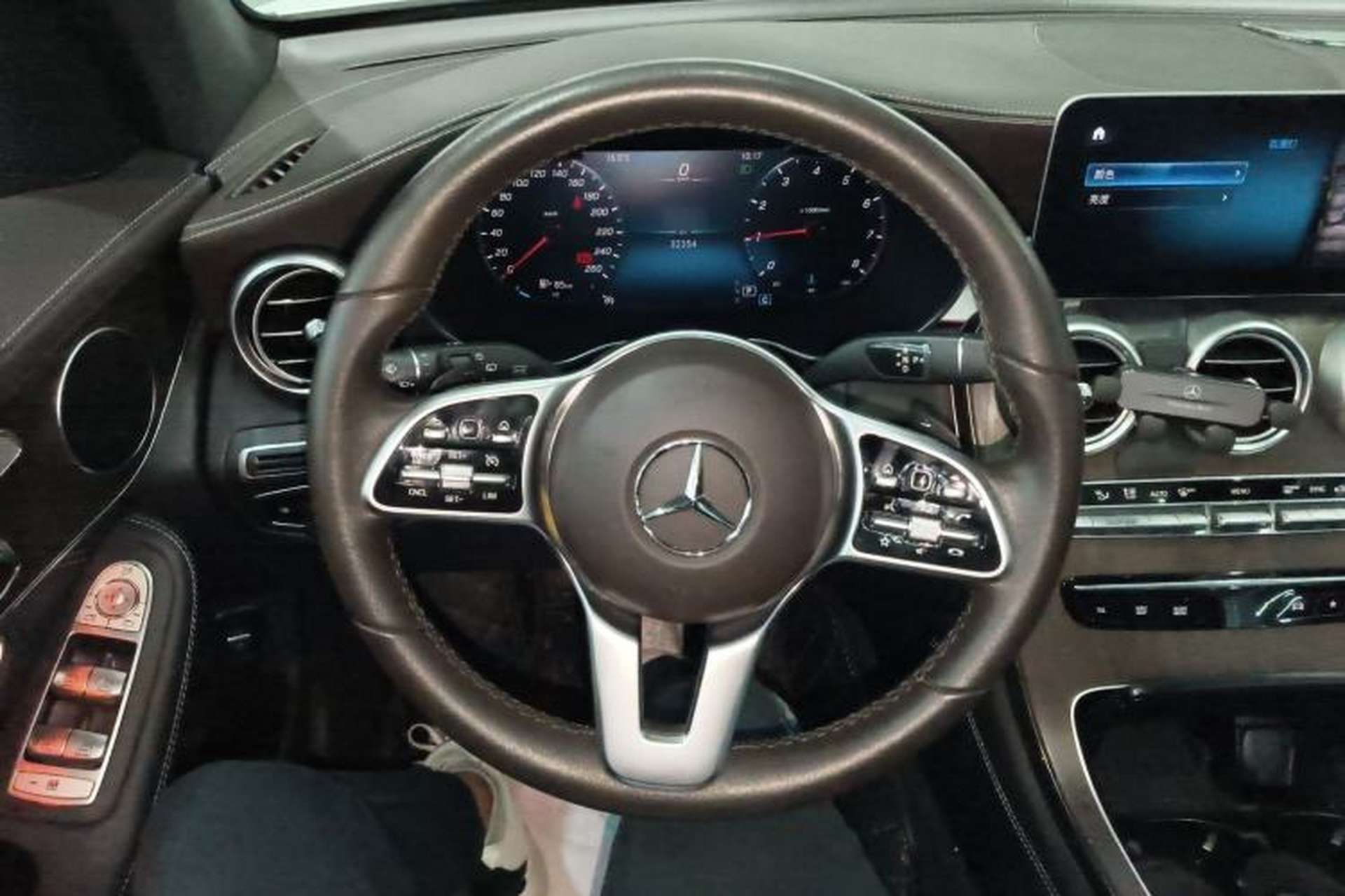 Used Mercedes-Benz GLC 2020 Facelift GLC 260 L 4MATIC Luxury Edition Steering Wheel