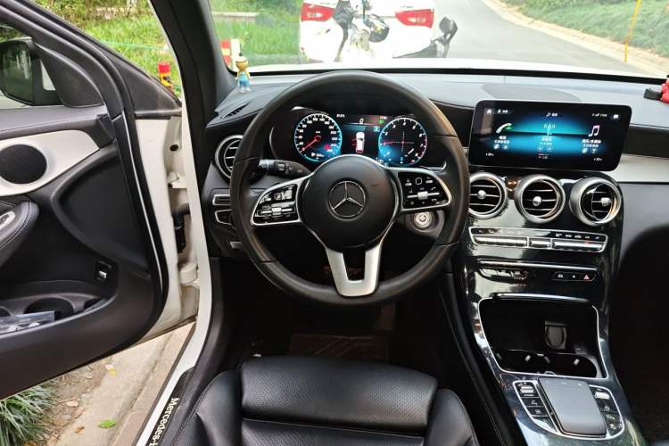 Used Mercedes-Benz GLC 2020 Facelifted GLC 260 L 4MATIC Dynamic Edition Steering Wheel