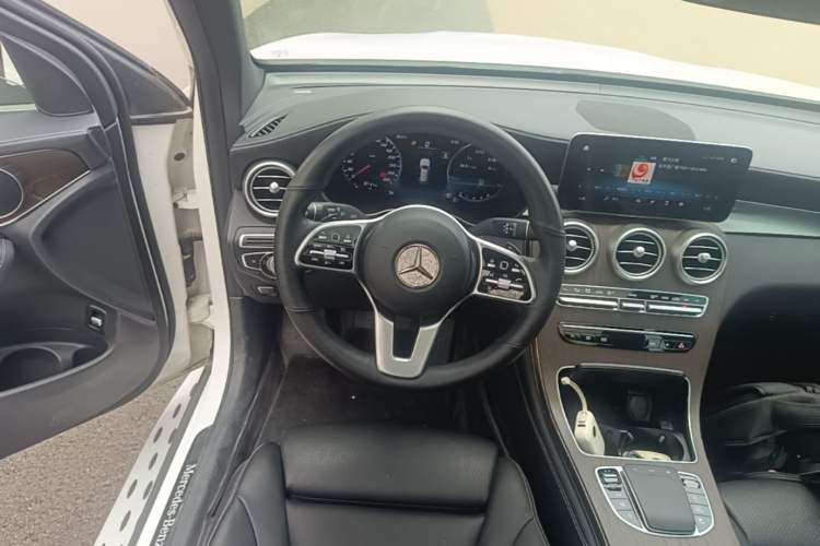 Used Mercedes-Benz GLC 2020 Facelift GLC 260 L 4MATIC Luxury Edition Steering Wheel