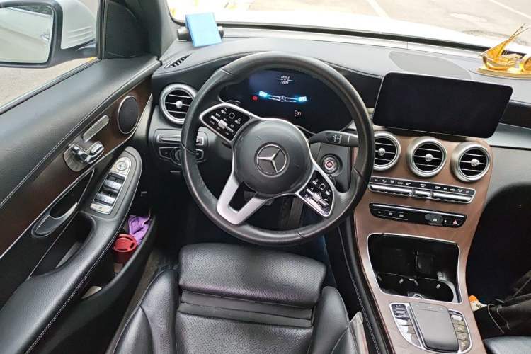 Used Mercedes-Benz GLC 2020 Facelift GLC 300 L 4MATIC Dynamic Edition Steering Wheel