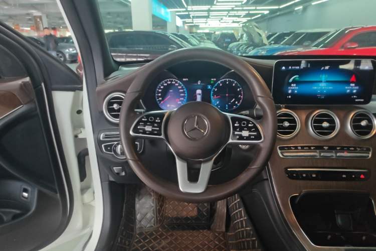 Used Mercedes-Benz GLC 2020 Facelift GLC 300 L 4MATIC Dynamic Edition Steering Wheel
