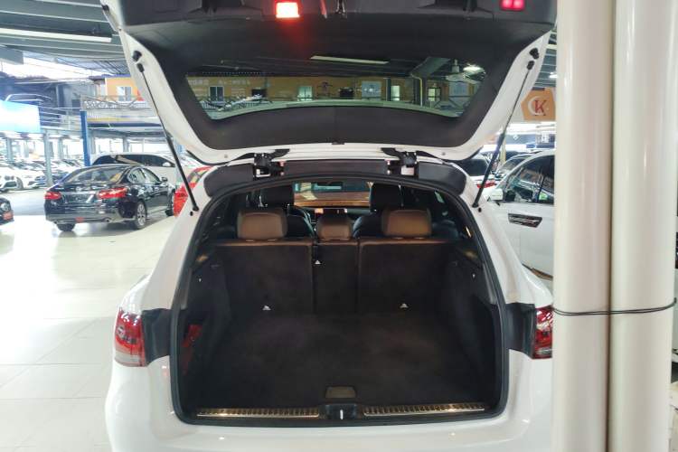 Used Mercedes-Benz GLC 2020 Facelift GLC 300 L 4MATIC Dynamic Edition Trunk