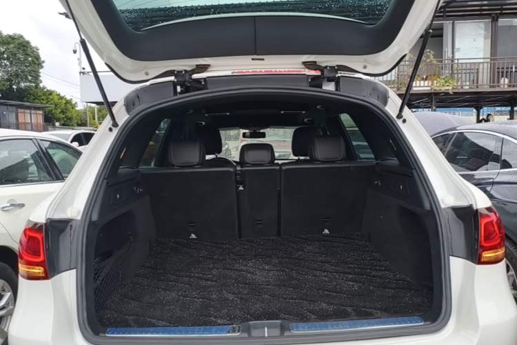 Used Mercedes-Benz GLC 2020 Facelifted GLC 260 L 4MATIC Dynamic Edition Trunk
