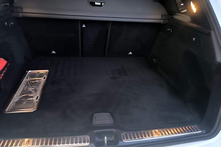 Used Mercedes-Benz GLC 2020 Facelifted GLC 260 L 4MATIC Dynamic Edition Trunk