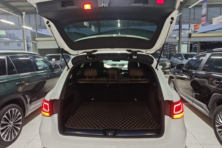 Used Mercedes-Benz GLC 2020 Facelift GLC 260 L 4MATIC Luxury Edition Trunk