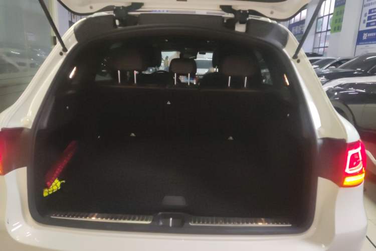 Used Mercedes-Benz GLC 2020 GLC 300 L 4MATIC Dynamic Edition Trunk