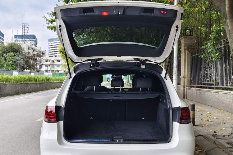 Used Mercedes-Benz GLC 2020 GLC 300 L 4MATIC Dynamic Edition Trunk
