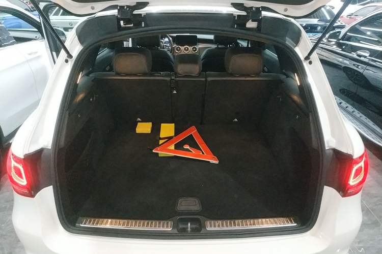 Used Mercedes-Benz GLC 2020 GLC 300 L 4MATIC Dynamic Edition Trunk