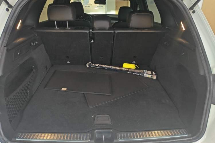 Used Mercedes-Benz GLC 2020 Facelift GLC 300 L 4MATIC Dynamic Edition Trunk