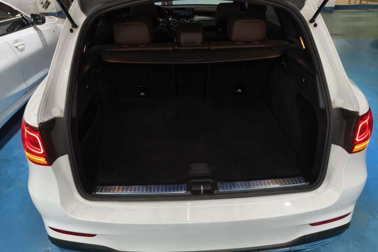 Used Mercedes-Benz GLC 2020 Facelift GLC 260 L 4MATIC Luxury Edition Trunk