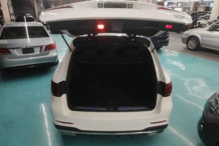 Used Mercedes-Benz GLC 2020 GLC 300 L 4MATIC Dynamic Edition Trunk