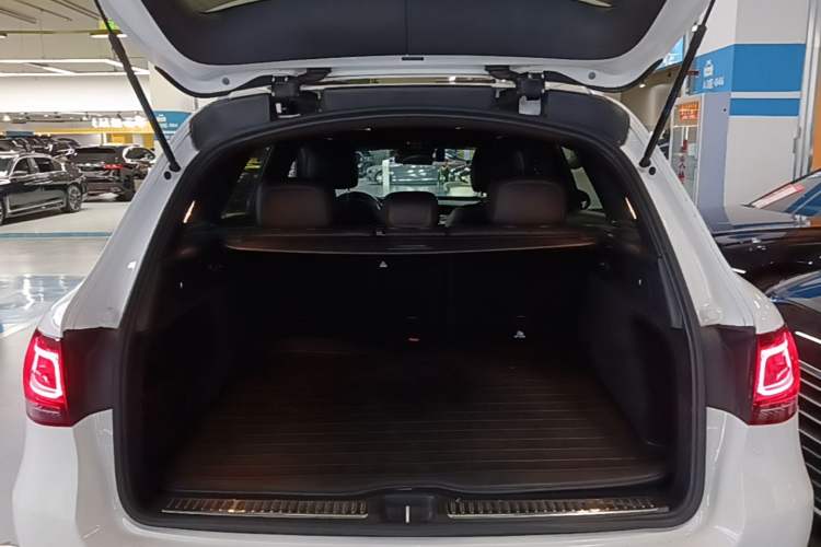 Used Mercedes-Benz GLC 2020 Facelift GLC 300 L 4MATIC Dynamic Edition Trunk
