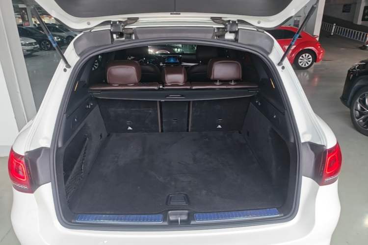 Used Mercedes-Benz GLC 2020 Facelift GLC 300 L 4MATIC Dynamic Edition Trunk