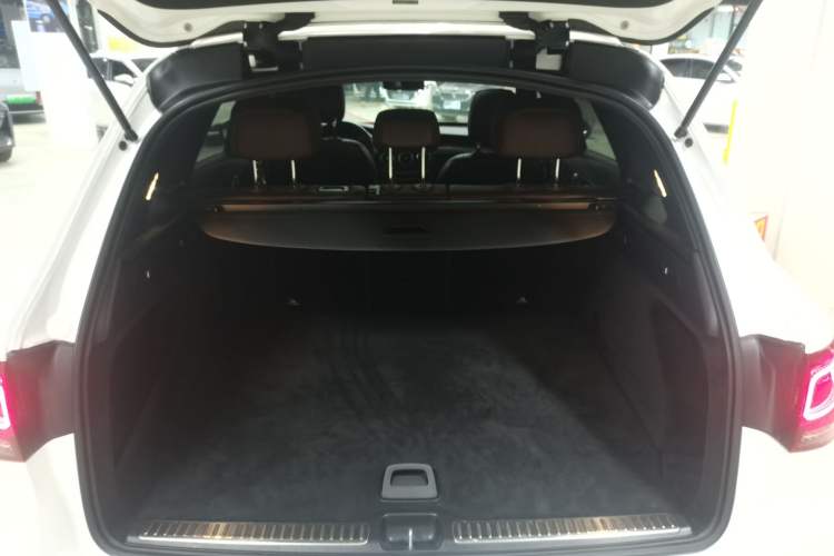 Used Mercedes-Benz GLC 2020 Facelift GLC 260 L 4MATIC Luxury Edition Trunk