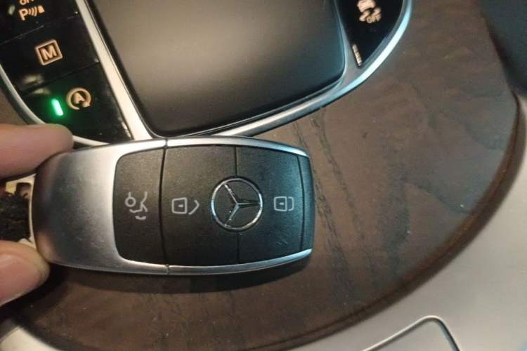 Used Mercedes-Benz GLC 2020 Facelift GLC 260 L 4MATIC Luxury Edition Vehicle Key