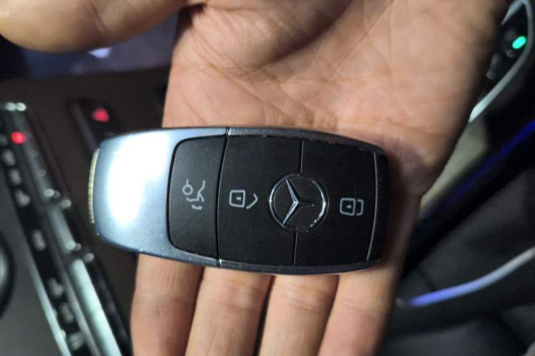Used Mercedes-Benz GLC 2020 Facelift GLC 260 L 4MATIC Luxury Edition Vehicle Key