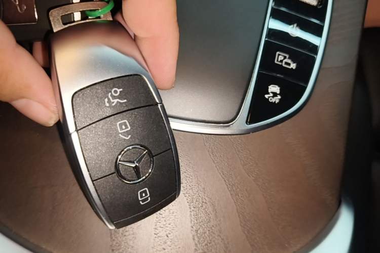 Used Mercedes-Benz GLC 2020 GLC 260 L 4MATIC Luxury Model Vehicle Key