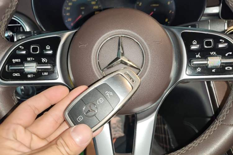 Used Mercedes-Benz GLC 2020 Facelift GLC 260 L 4MATIC Luxury Edition Vehicle Key