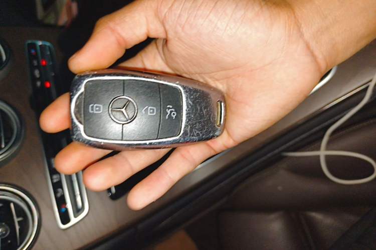 Used Mercedes-Benz GLC 2020 GLC 260 L 4MATIC Luxury Model Vehicle Key