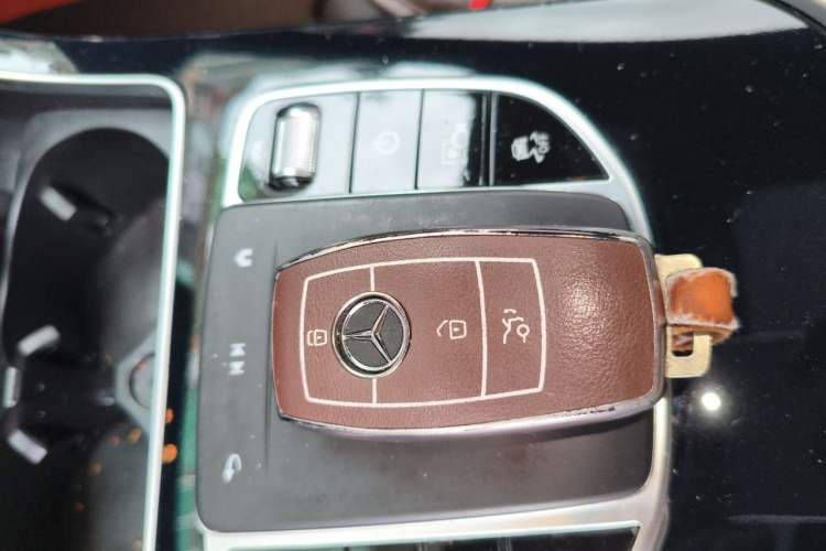 Used Mercedes-Benz GLC 2020 GLC 260 L 4MATIC Dynamic Model Vehicle Key