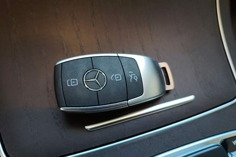 Used Mercedes-Benz GLC 2020 Facelift GLC 260 L 4MATIC Luxury Edition Vehicle Key