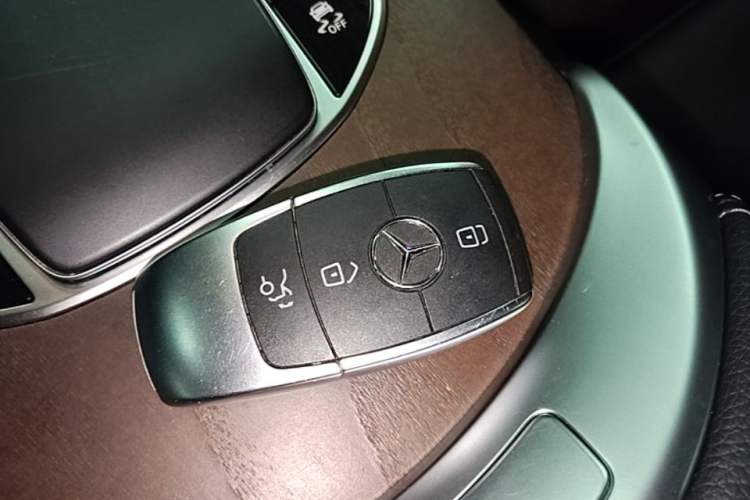 Used Mercedes-Benz GLC 2020 GLC 260 L 4MATIC Luxury Model Vehicle Key