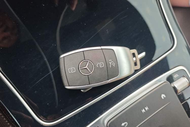Used Mercedes-Benz GLC 2020 GLC 260 L 4MATIC Dynamic Model Vehicle Key