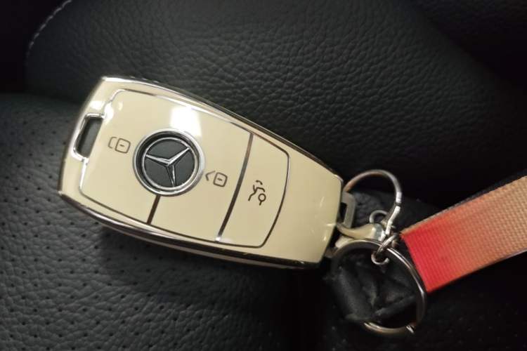 Used Mercedes-Benz GLC 2020 GLC 260 L 4MATIC Dynamic Model Vehicle Key
