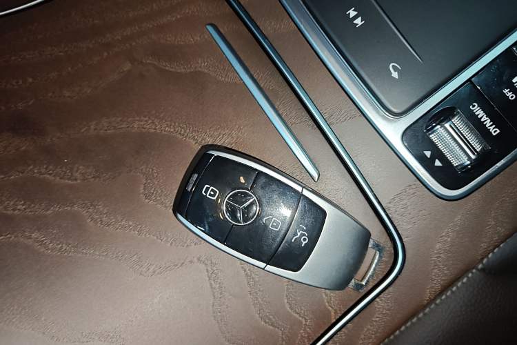 Used Mercedes-Benz GLC 2020 Facelift GLC 260 L 4MATIC Luxury Edition Vehicle Key