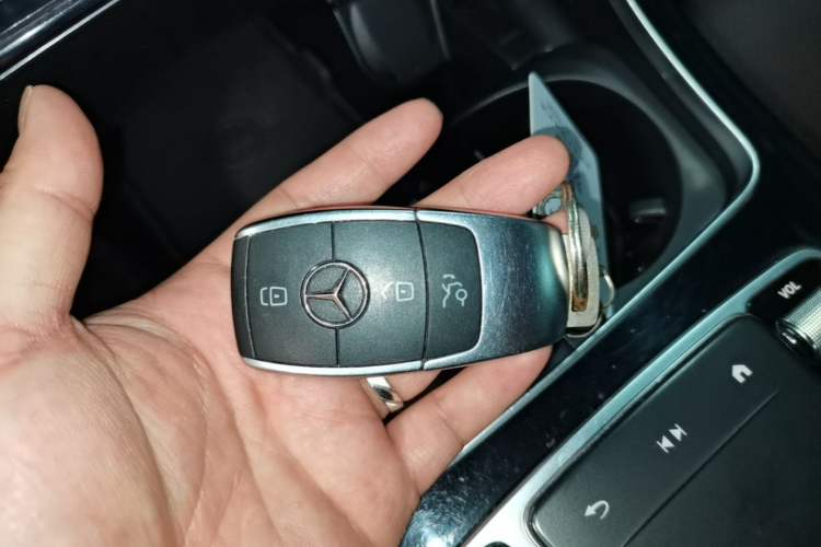 Used Mercedes-Benz GLC 2020 GLC 260 L 4MATIC Dynamic Model Vehicle Key