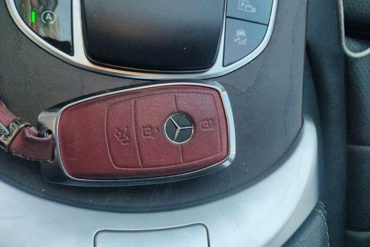 Used Mercedes-Benz GLC 2020 Facelift GLC 260 L 4MATIC Luxury Edition Vehicle Key