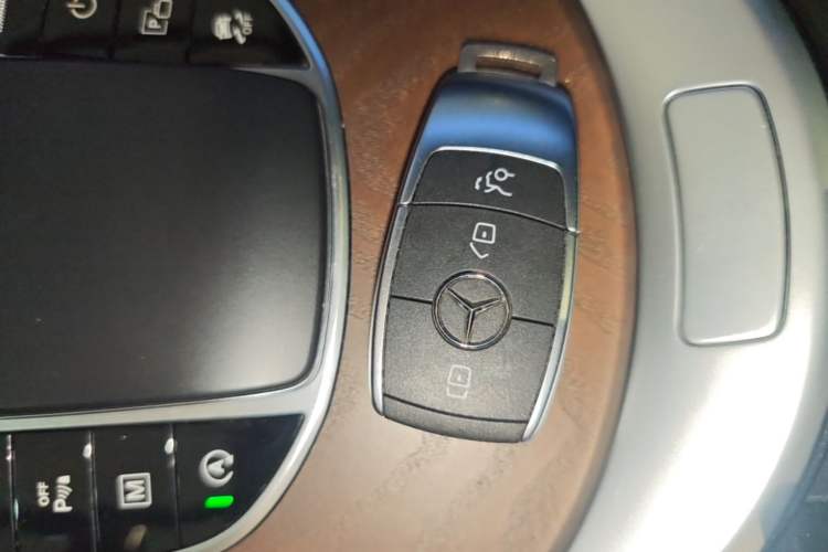 Used Mercedes-Benz GLC 2020 Facelift GLC 300 L 4MATIC Dynamic Edition Vehicle Key