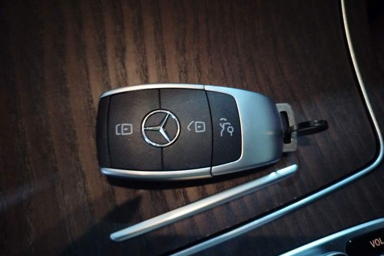 Used Mercedes-Benz GLC 2020 Facelift GLC 300 L 4MATIC Dynamic Edition Vehicle Key