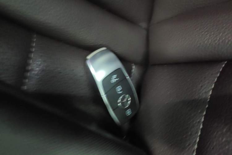 Used Mercedes-Benz GLC 2020 Facelift GLC 260 L 4MATIC Luxury Edition Vehicle Key