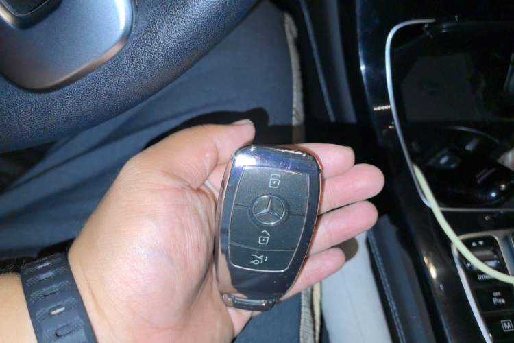 Used Mercedes-Benz GLC 2020 Facelifted GLC 260 L 4MATIC Dynamic Edition Vehicle Key