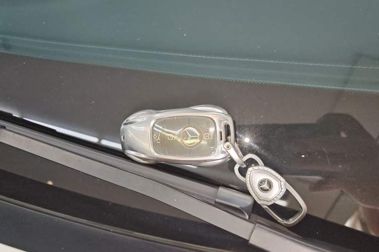 Used Mercedes-Benz GLC 2020 Facelift GLC 260 L 4MATIC Luxury Edition Vehicle Key
