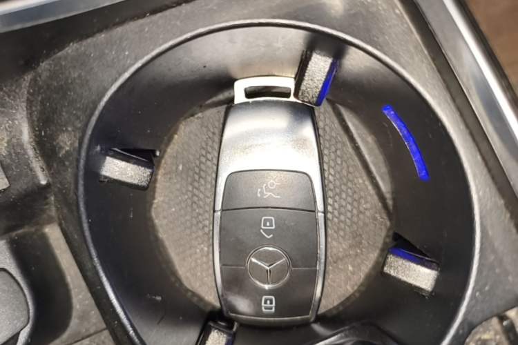 Used Mercedes-Benz GLC 2020 Facelift GLC 260 L 4MATIC Luxury Edition Vehicle Key