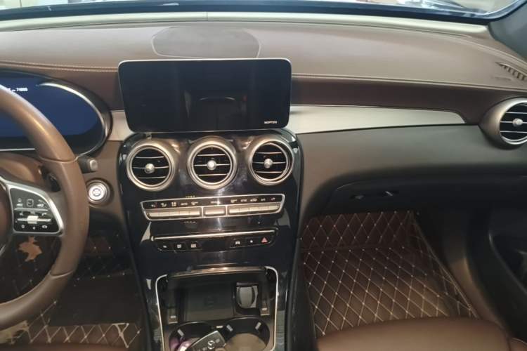 Used Mercedes-Benz GLC 2021 GLC 260 L 4MATIC Dynamic Edition Audio And AC Panel