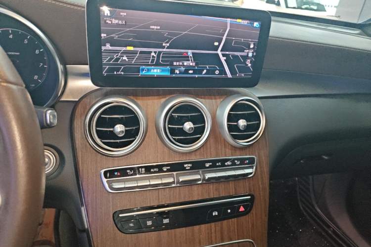 Used Mercedes-Benz GLC 2021 GLC 300 L 4MATIC Dynamic Model Audio And AC Panel