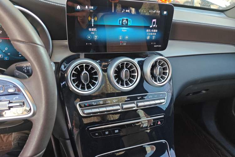Used Mercedes-Benz GLC 2021 GLC 260 L 4MATIC Dynamic Edition Audio And AC Panel