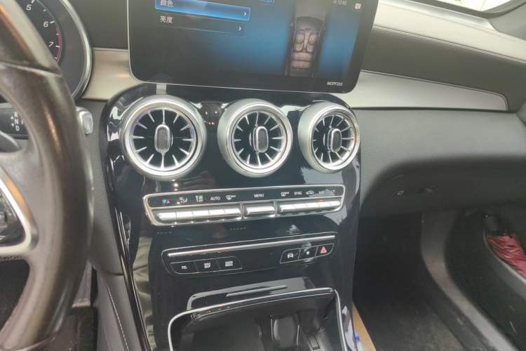 Used Mercedes-Benz GLC 2021 GLC 260 L 4MATIC Dynamic Edition Audio And AC Panel