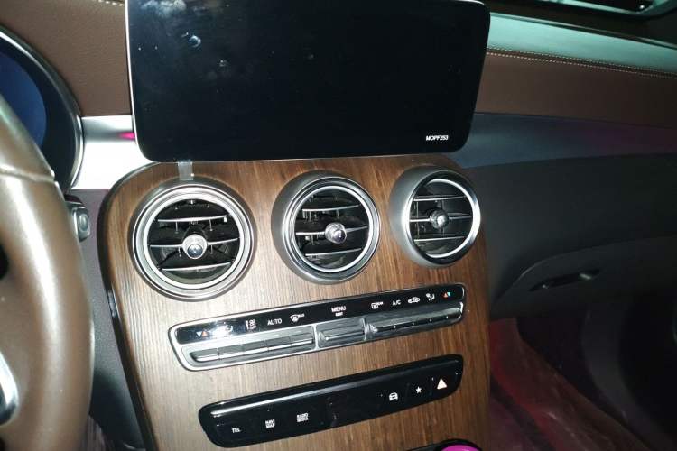 Used Mercedes-Benz GLC 2021 GLC 300 L 4MATIC Dynamic Model Audio And AC Panel